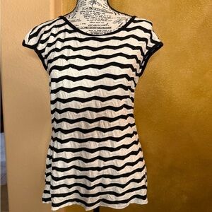 Dressbarn Black & White Chevron Stripe Cap Sleeve Top